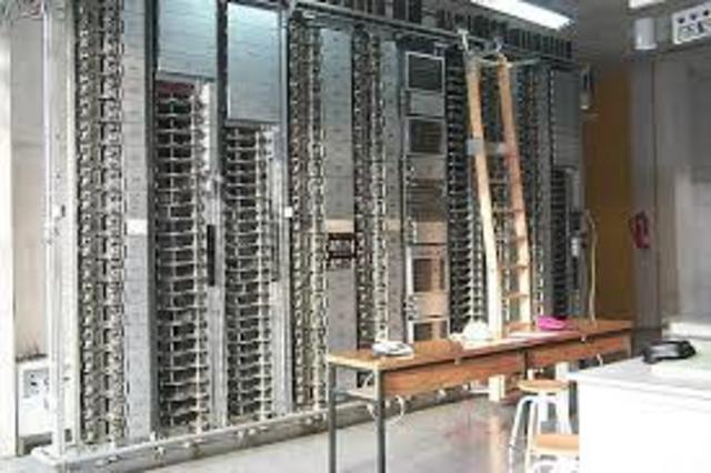 De las viejas centrales electromecánicas a las electrónicas.