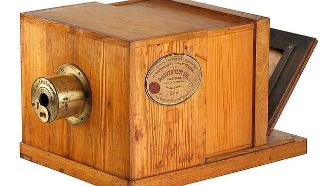 LA CÁMARA FOTOGRÁFICA