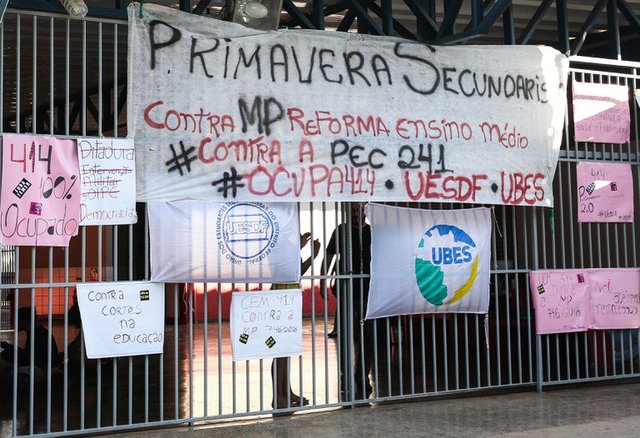 Mais de mil escolas estão ocupadas em protesto