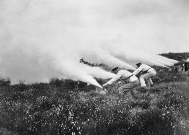 Los alemanes lanzan el primer ataque con gases tóxicos