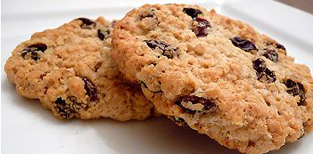 GALLETAS DE AVENA, CHIA, PASAS, FRUTOS ROJOS, AGUA