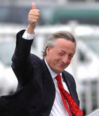 Néstor Kirchner asume presidencia argentina