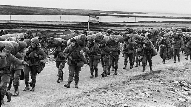 1982- La guerra de Malvinas provoca la censura de la música en inglés