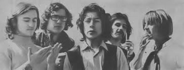 Aparición de La Cofradía de la Flor Solar, primer grupo en intentar un modo de vida comunitario