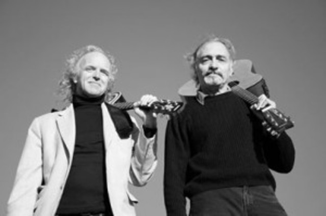 La Cofradía de la Flor Solar grabó y apoyaron a otro dúo que venia trabajando: Miguel Cantilo y Jorge Durietz