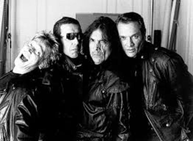 Por un lado Pappo despedía Pappo's Blues y presentaría en sociedad Riff