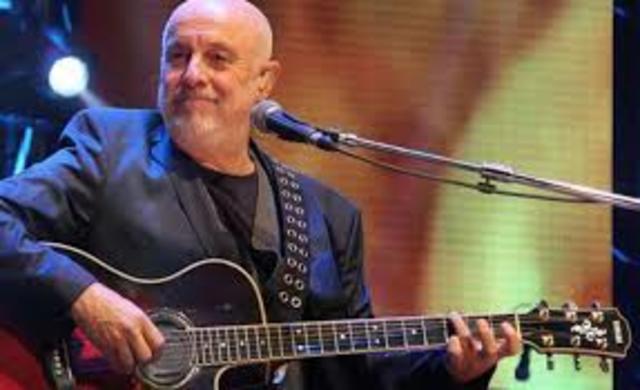 Dos hechos marcaban la historia del rock en Argentina. Por un lado, la guerra de Malvinas, que provocó la inmediata censura de la música en inglés, logrando que el rock argentino consiguiera el espacio que reclamaba y merecía desde hace mucho tiempo