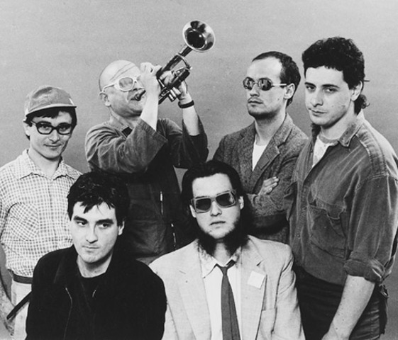 Sumo se dividió en dos grupos : Divididos y Las Pelotas.