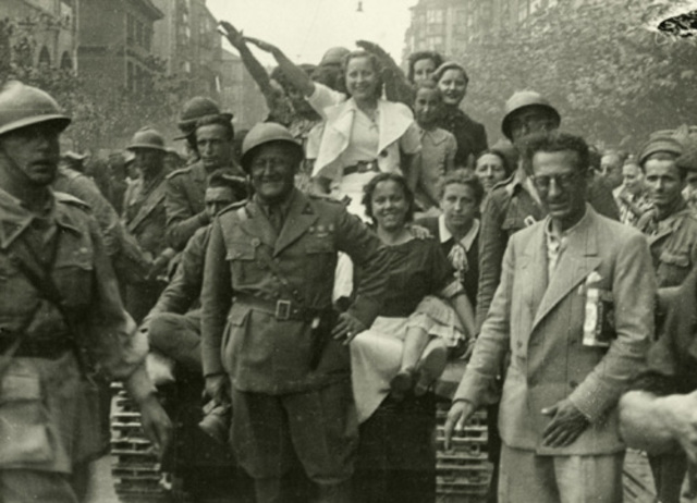 Fue considerado el día del alzamiento. Aquí guarniciones de toda España comenzaron a sumarse a la sublevación aunque muchas otras permanecieron fieles a la República.