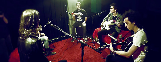 1972-1973: Se produjo un sub-movimiento que logro la aparición del Rock acustico