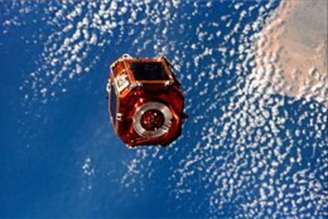 Se puso en órbita el primer satélite con aplicaciones científicas de la Argentina, el Sac-A.