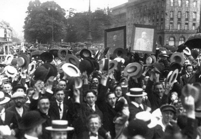 HAY IMPORTANTES MANIFESTACIONES EN BERLIN