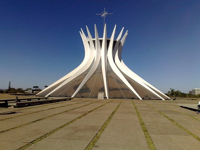 Oscar Niemeyer - Catedral de Brasilia (1970)