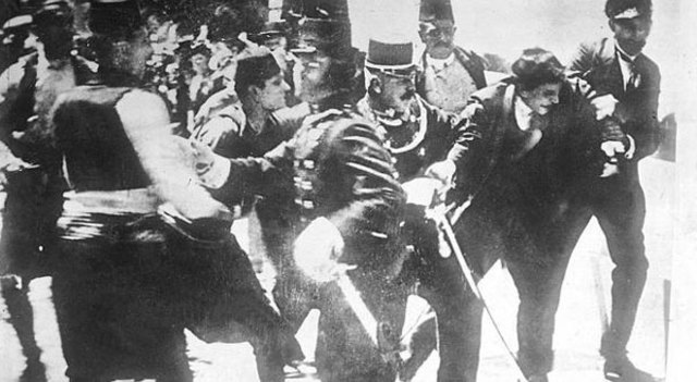 Atentado a Francisco Fernando en Sarajevo.