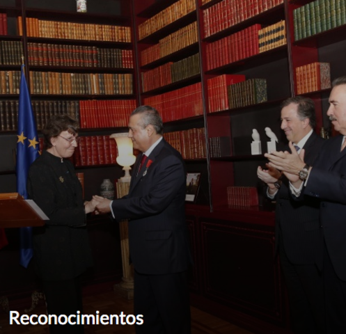 Reconocimientos: ha sido elegido durante varios años como uno de los 300 líderes de México