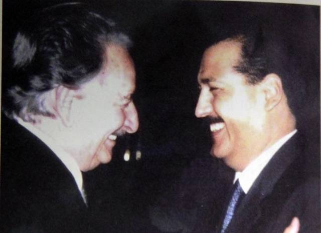 Inicios en el servicio público (1975) a los 23 años, Secretario Auxiliar y Secretario Particular  del Subsecretario de Gobernación