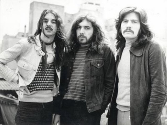 Vuelve a la carga Pappo´s Blues y el rock recuperó gran parte de su público que cayó en un período de "Revival" pero abrió nuevamente el panorama.