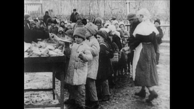 Tsarist government announces food rationing