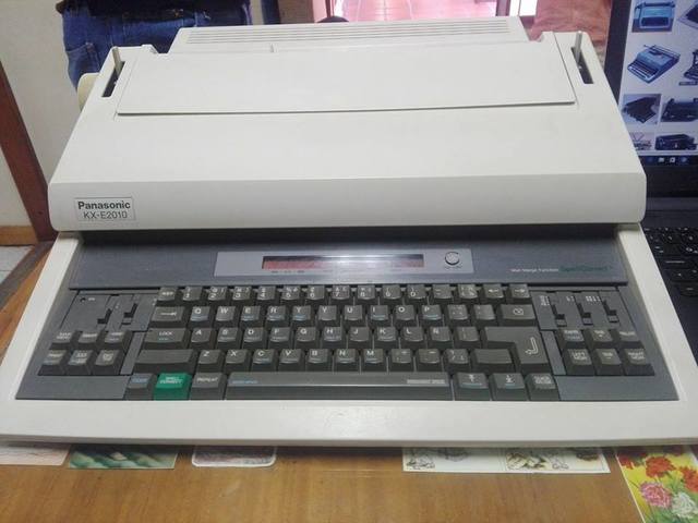 MAQUINA DE ESCRIBIR ELECTRICA