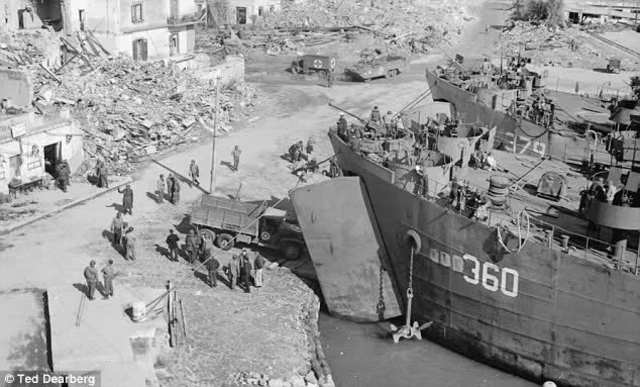 Los aliados desembarcan en Anzio