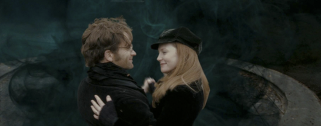 Lily y James Potter son asesinados. Voldemort pierde poder.