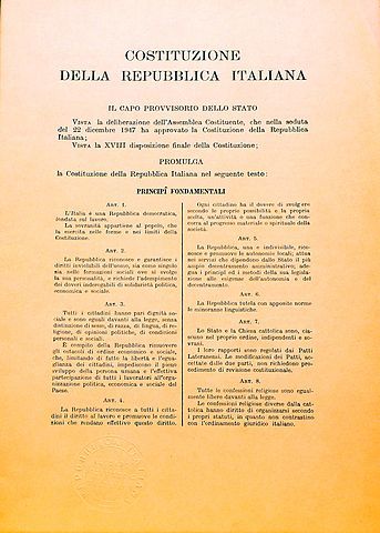 Entra in vigore la Costituzione Italiana
