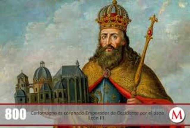CARLOMAGNO ES CORONADO COMO EMPERADOR