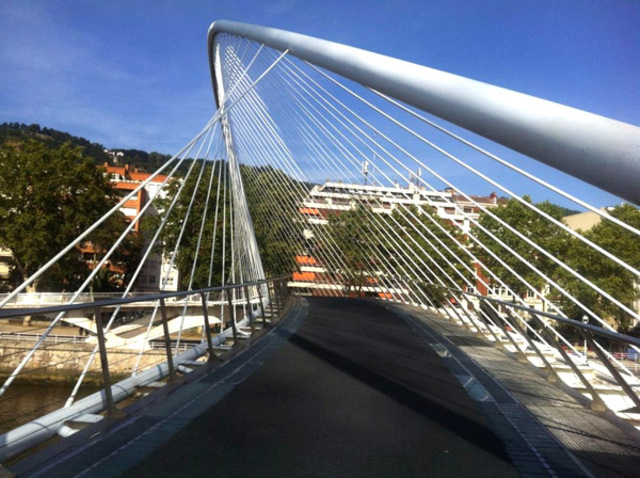 Santiago Calatrava, Puente Zubizuri