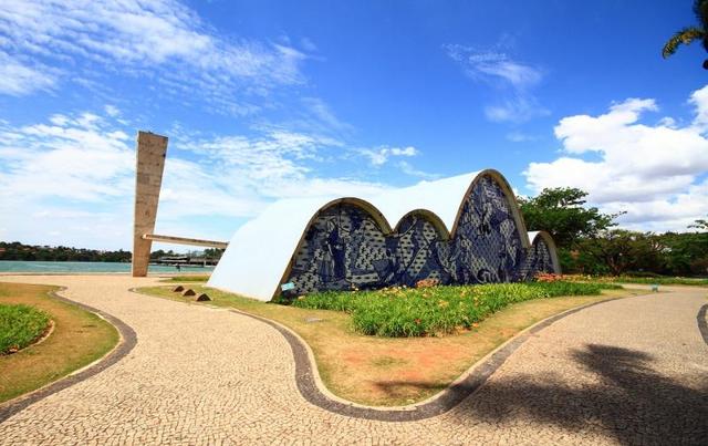 Oscar Niemeyer, Iglesia San Francisco de Asís