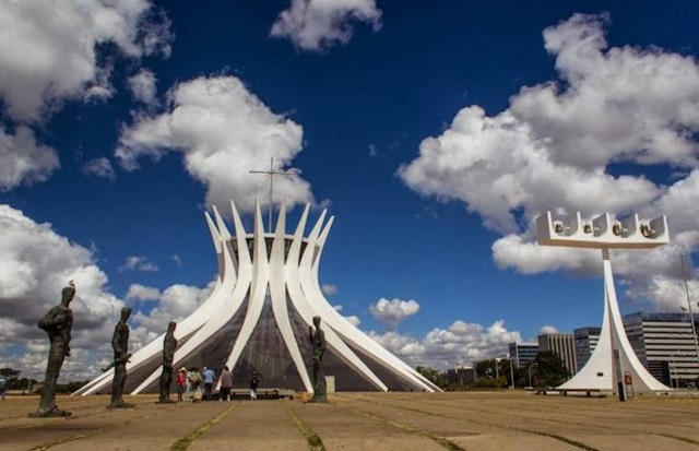 Oscar Niemeyer, Catedral de Brasilia