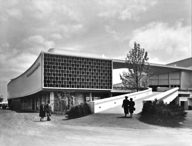 Oscar Niemeyer y Lúcio Costa, Pabellón de Brasil