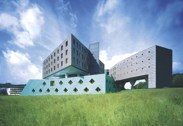 James Stirling, Complejo B. Braun