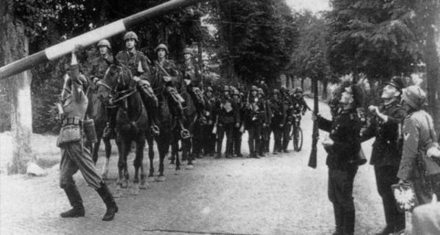 las tropas alemanas cruzan belgica y el reino unido declara la guerra a alemania