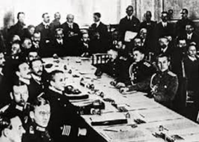 Se rinde el imperio  Austrohúngaro.