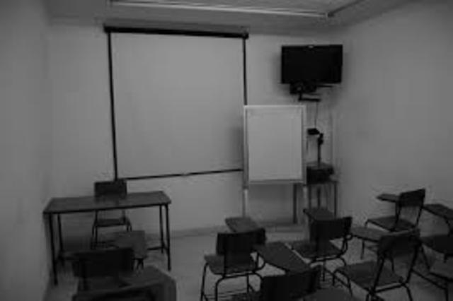 SALONES MULTIMEDIA EN LAS UNIVERSIDAES