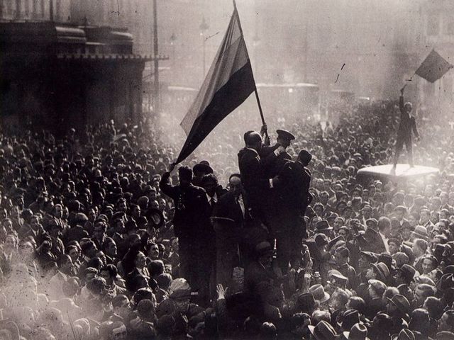 Azaña se instala en Valencia