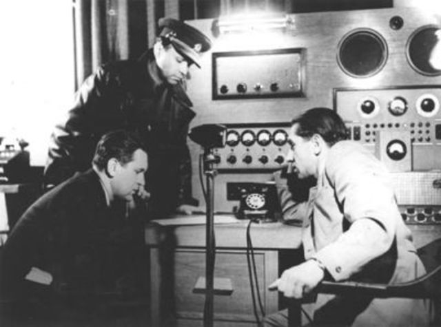 APARICIÓN DE LOS PRIMEROS MEDIOS DE COMUNICACIÓN