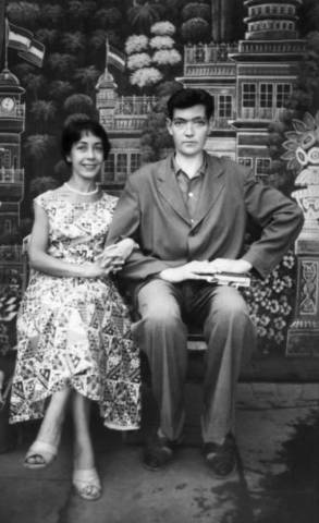 Se caso con  Aurora Bernárdez