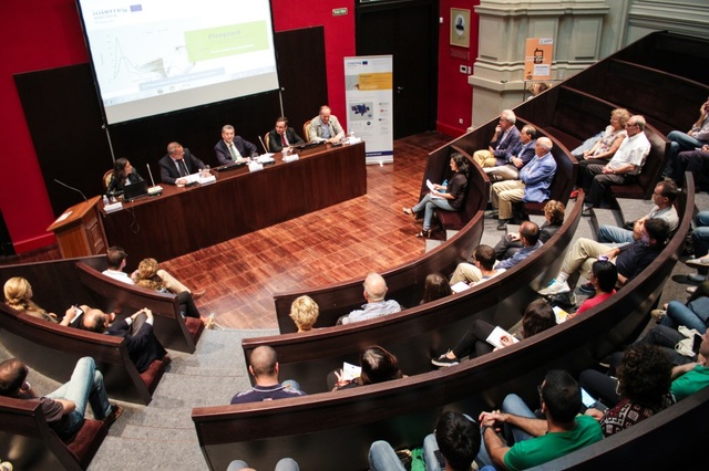 Agrupación Internacional de Universidades, Museos y Organizaciones Educativas. Johnson del New Media Consortium.