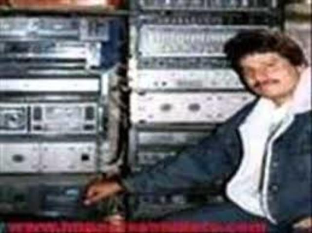 EQUIPO DE SONIDO 1996 Se le dio gran protagonismo al equipo de sonido, pues era el alma de las fiestas familiares.