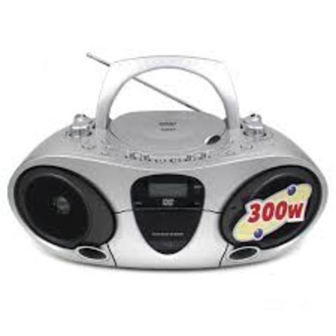 GRABADORA CON CD 1997  Todos tuvimos una en la adolescencia, y era muy comoda de llevar a cualquier lugar siempre y cuando existiera conexión de luz.