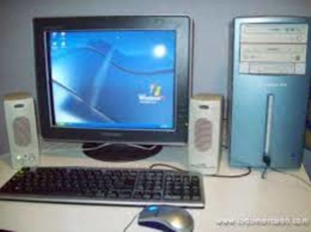 COMPUTADOR CON CPU 1998 Fue mi regalo de quince años. Y me sirvió demasiado para mis trabajos del colegio, prácticamente era un lujo poseer un computador.