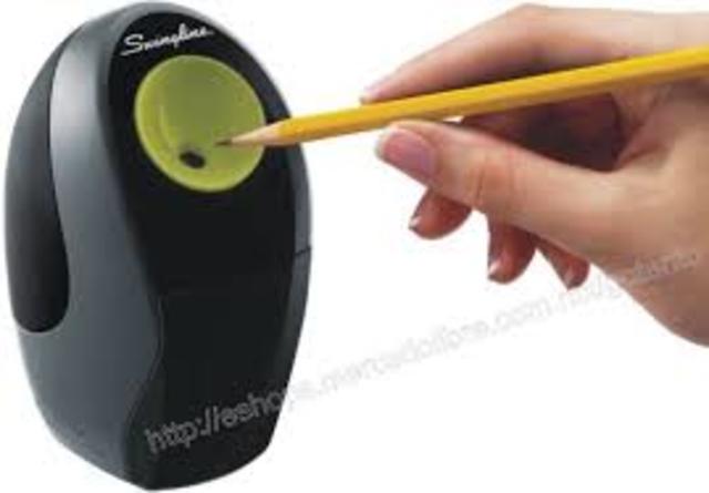 1897 : John lee Love diseño el sacapuntas portatil