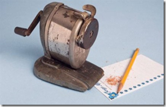 1945: (modelo inspirado en un molinillo de café)