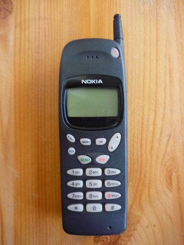 Celular grande con antena