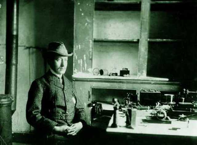 Marconi envía la primera señal transatlantica