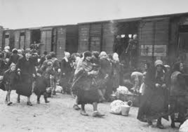 First deportation of German Jews to Poland
