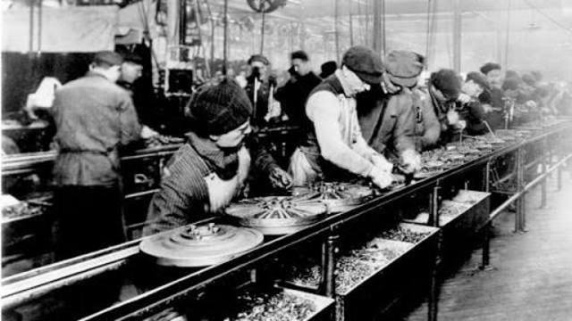 First moving conveyer belt