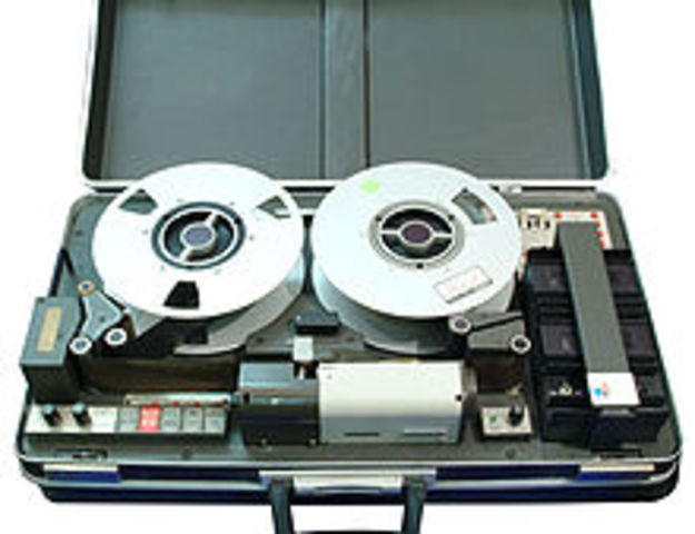 VTR ( VIDEO TAPE RECORDER )