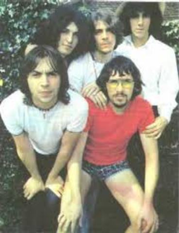 Se separan los gatos momentaneamente y volvieron a reunirse con PAPPO reemplazando a Galiffi.